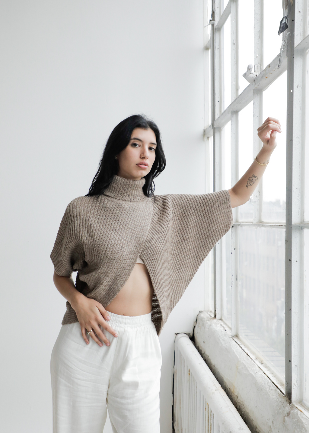 Kukuri Alpaca Poncho — timeless alpaca sweater-poncho with soft drape, handmade in Bolivia.