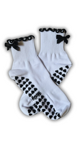 Elegant black white grips