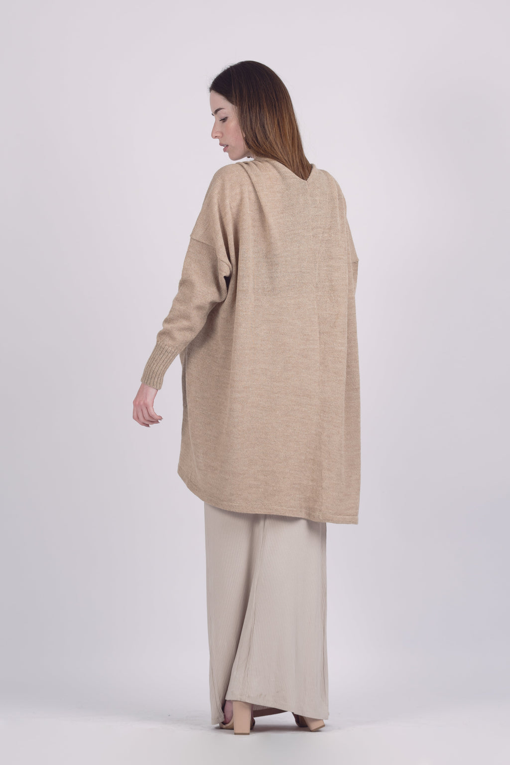 Yaja Alpaca Cardigan — lightweight alpaca cardigan with pockets, timeless layering piece handmade in Bolivia.