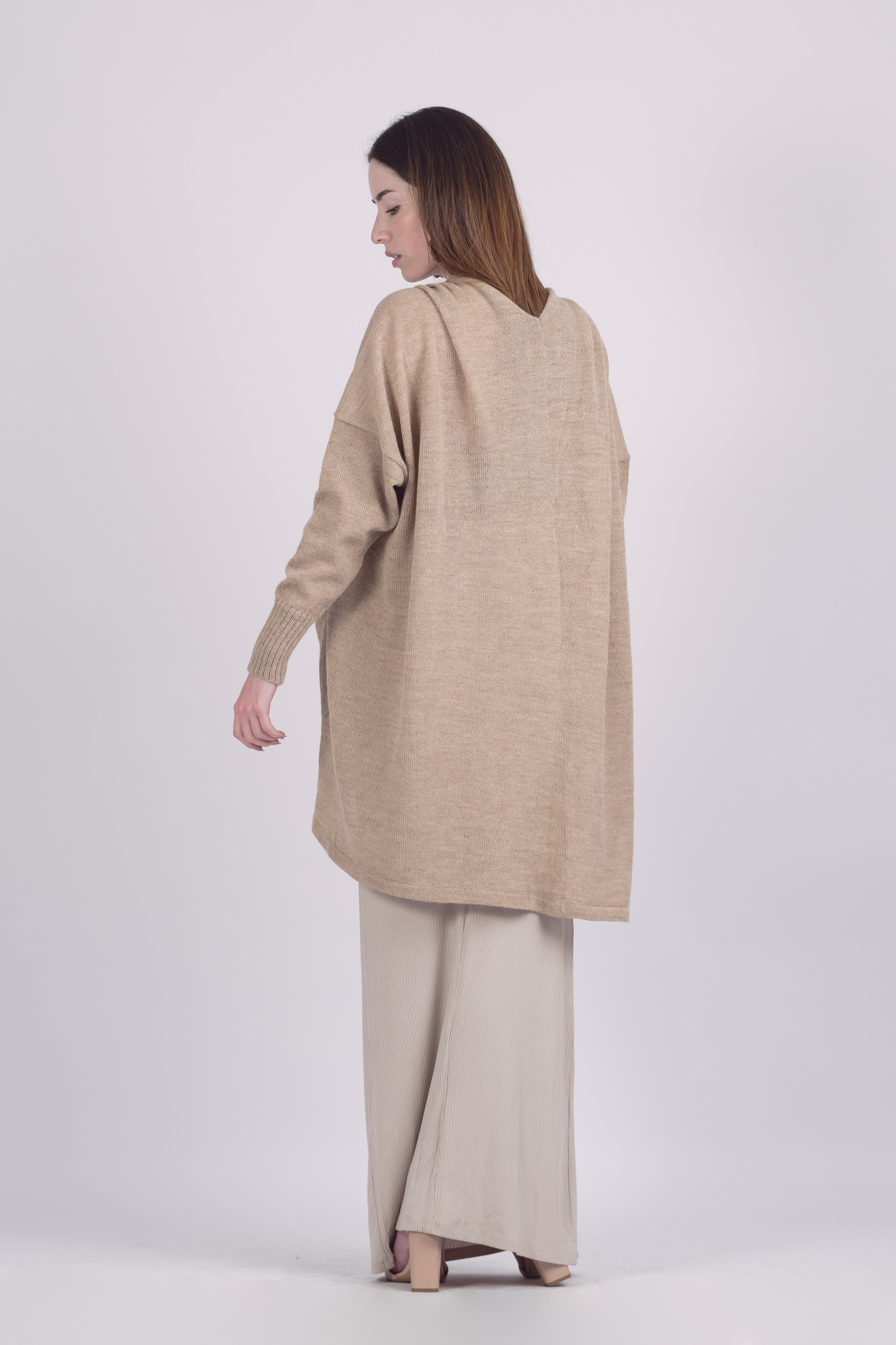 Yaja Alpaca Cardigan — lightweight alpaca cardigan with pockets, timeless layering piece handmade in Bolivia.