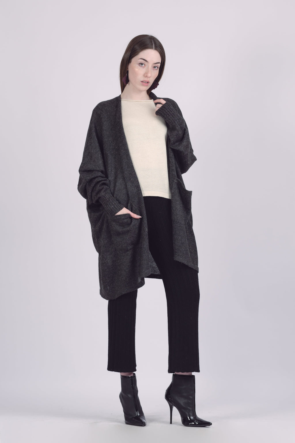 Yaja Alpaca Cardigan — lightweight alpaca cardigan with pockets, timeless layering piece handmade in Bolivia.